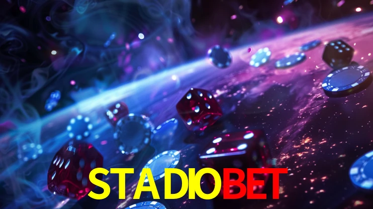 Una escena digital vívida inspirada en casino con STADIOBET mostrado prominentemente, luces brillantes, fichas, cartas y acentos dorados.